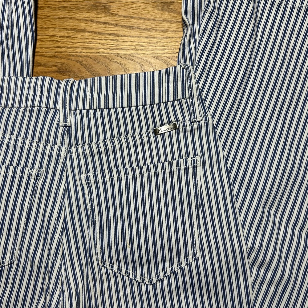 Women’s KanCan Blue and White Striped Bell Bottom Jeans Size 5/26 - Picture 5 of 8